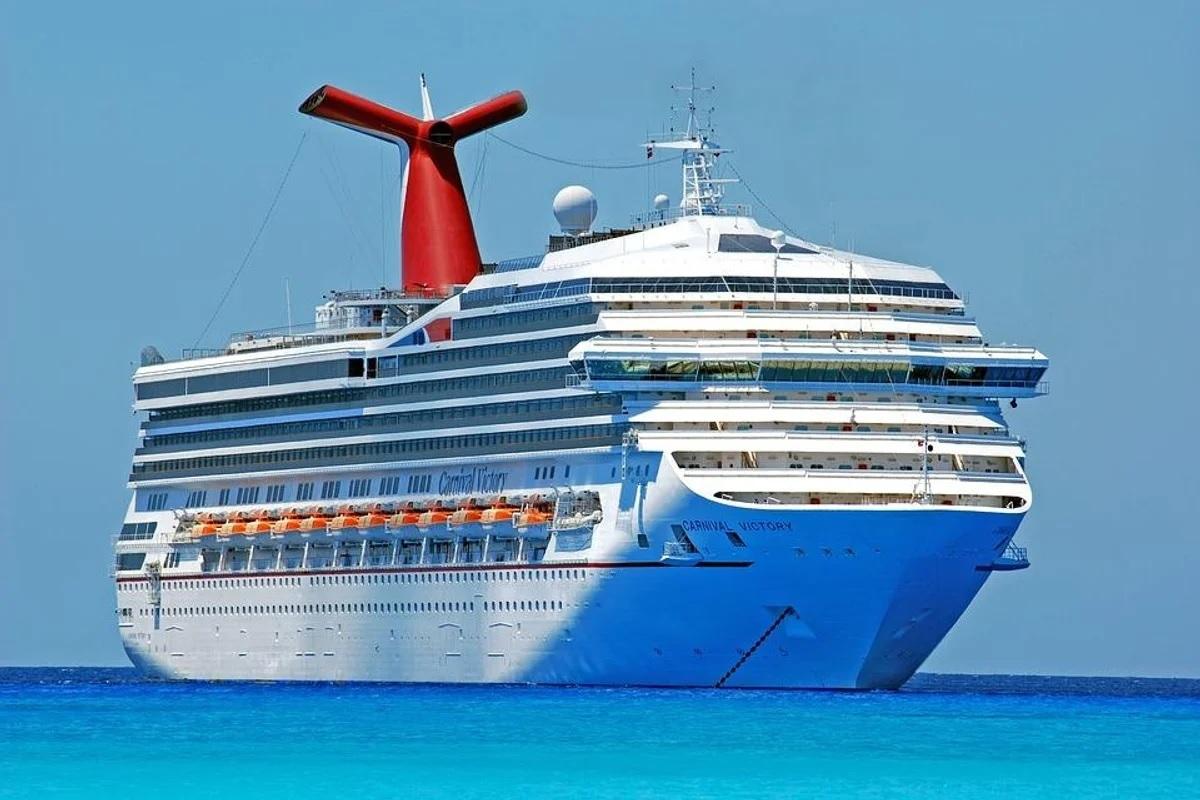 Homem compra apartamento em navio de cruzeiro porque é mais barato e ele poderá viajar pelo mundo