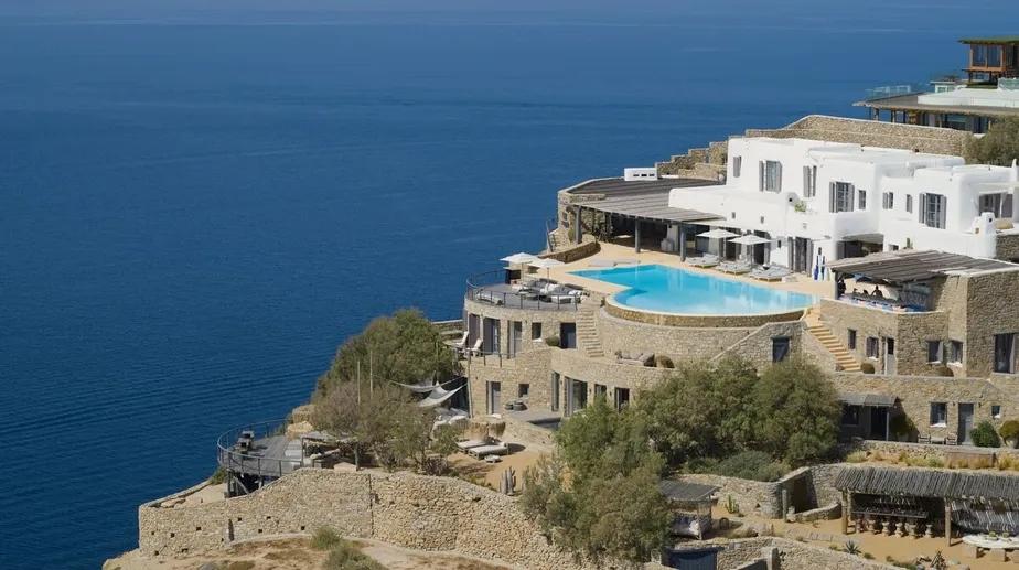 Milionário coloca à venda vila em Mykonos, na Grécia, por recorde de € 50 milhões