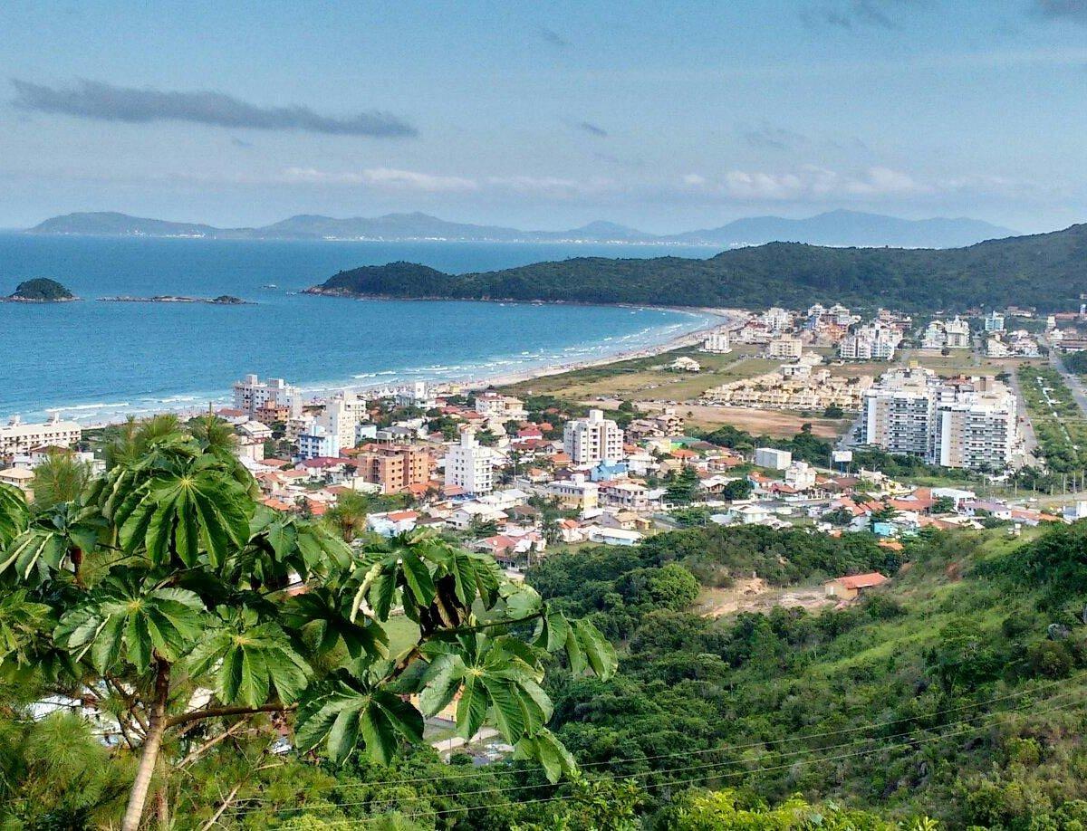 Construindo Sua Casa à Beira-Mar: Cuidados Essenciais para um Projeto Bem-sucedido