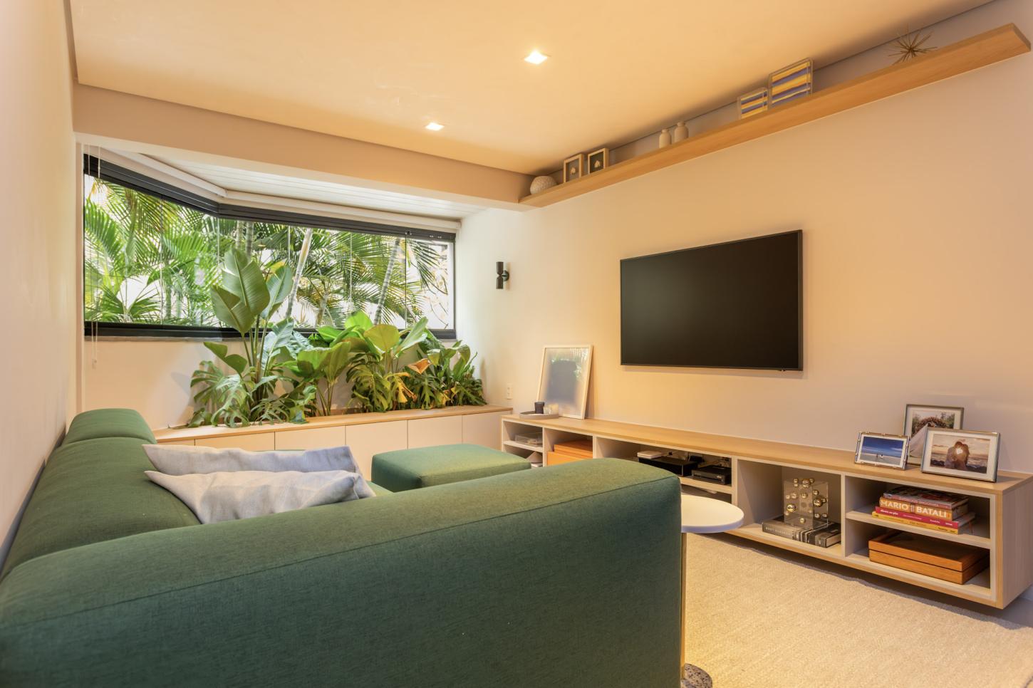 Arquiteta explica como as plantas setorizadas do século XX dão lugar a layouts integrados, neste apartamento de 90m²