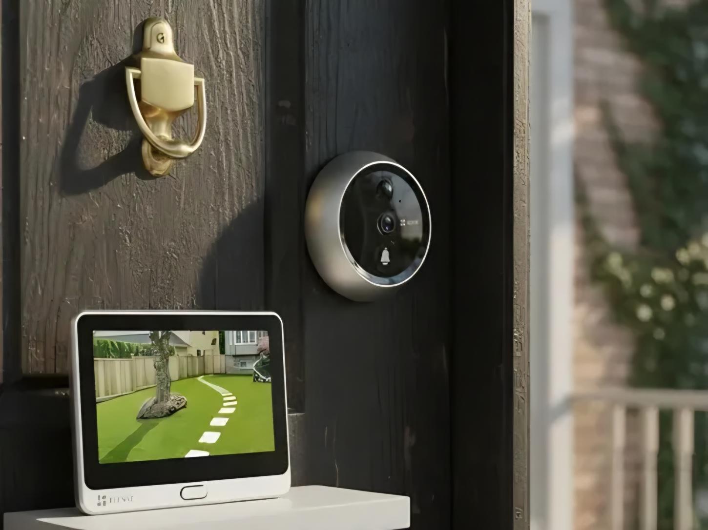Como olhos mágicos digitais e interfones com vídeo se integram nas casas atuais