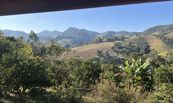 Oportunidade em Tapiraí: Sítio de 9,5 Alqueires com Infraestrutura Completa e Natureza Exuberante