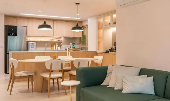 Fim dos excessos? Nova decoração em casas prioriza espaços leves, funcionais e adaptados à rotina dos moradores; entenda