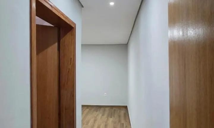 Oportunidade Única na Vila Barão: More com Conforto e Fature com Renda Extra no Mesmo Terreno